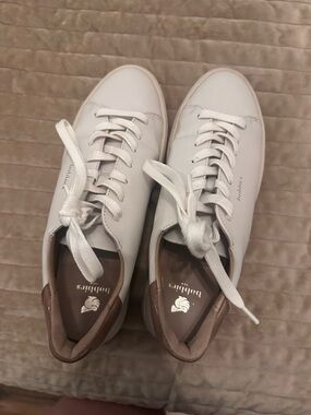 White Leather Women's Sneakers with Taupe Heel Detail
